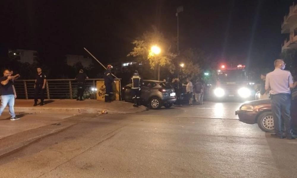 Λάρισα: Αυτοκίνητο έπεσε πάνω σε γέφυρα που κάθονταν παιδιά